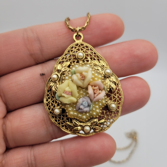 Vintage Victorian-style 14K Gold Filled Necklace Porcelain Flowers & Faux Pearls - Picture 2 of 12